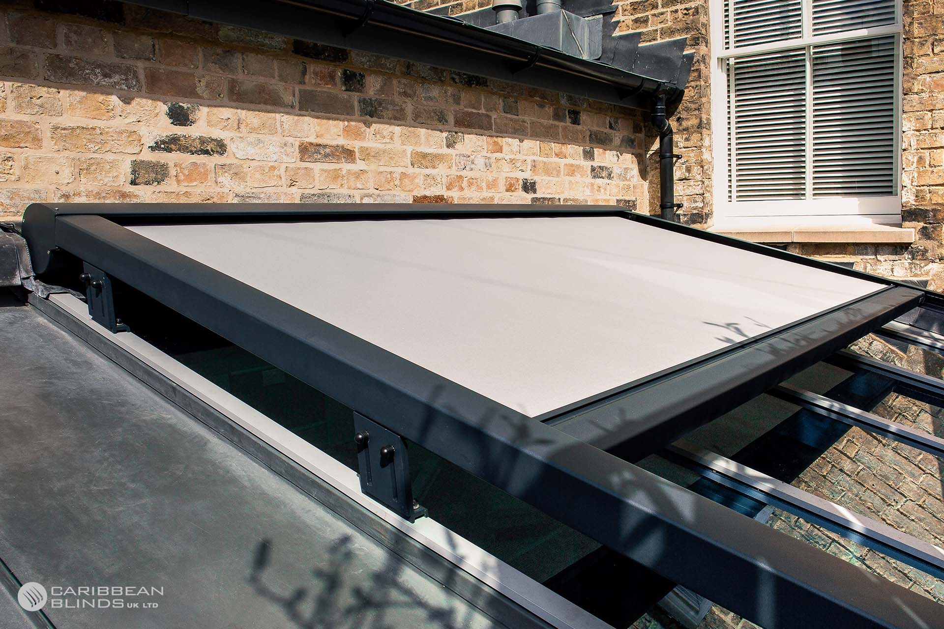 Cayman External Roof Blind Grey 40